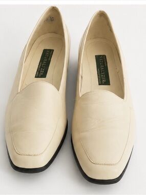 Naturalizer Ivory Leather Square Toe Loafers Size 10